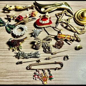 Vintage Pins and trinkets lot